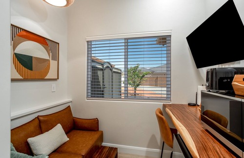 Hurricane Apartment | Cozy studio with AC, TV, WiFi near scenic Sand Hollow Lake/Park in Hurricane UT