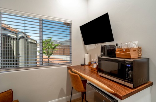 Hurricane Apartment | Cozy studio with AC, TV, WiFi near scenic Sand Hollow Lake/Park in Hurricane UT