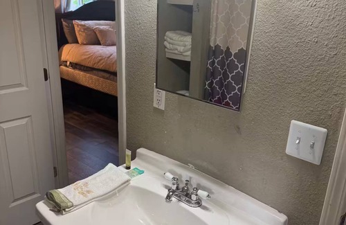 Sevierville Apartment | Cozy studio with AC, WiFi in lovely Sevierville