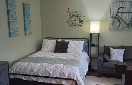 Warner Robins Apartment | Cozy studio with WiFi and AC in peaceful Warner Robins