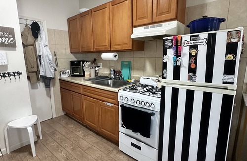 Mapleton Apartment | Cozy studio with WiFi and AC in Brooklyn just steps from N train