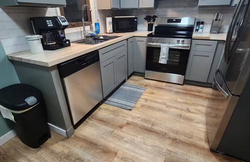 Overland Park House | Cozy & Stylish~ 3BR Renovated Gem in Heart of Overland Park.