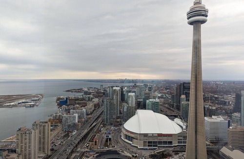 Toronto Entertainment District Condo | Cozy + Stylish Apartment in Heart of Downtown Toronto