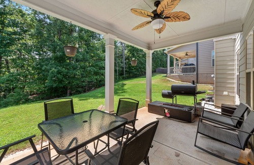 Buford House | Cozy & Stylish Masterpiece Nestled between Lake lanier & Mall of Georgia