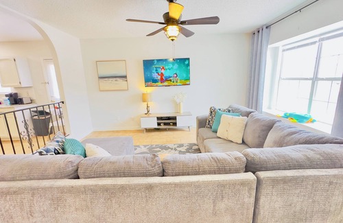 Biggs Field House | Cozy & Stylish Retreat in ELP TX