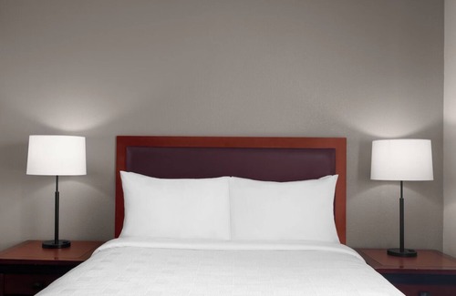 East Roseville Parkway Hotel | Cozy Suite Ideal for Long Stays, Business Trips, & Family Getaways!
