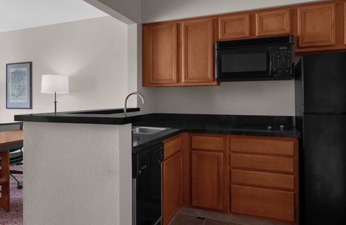 East Roseville Parkway Hotel | Cozy Suite Ideal for Long Stays, Business Trips, & Family Getaways!