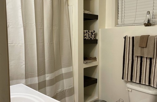 West Kelowna Estates Apartment | Cozy Suite in family neighborhood, near hiking trails and park
