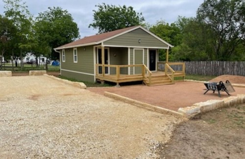 Bandera Apartment | Cozy Suite in New Duplex located in Downtown Bandera
