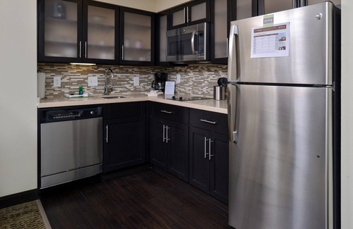 Rochester Condo | Cozy Suite in Rochester | Free Breakfast + Shared Pool & Hot Tub. Near Mayo Clinic!