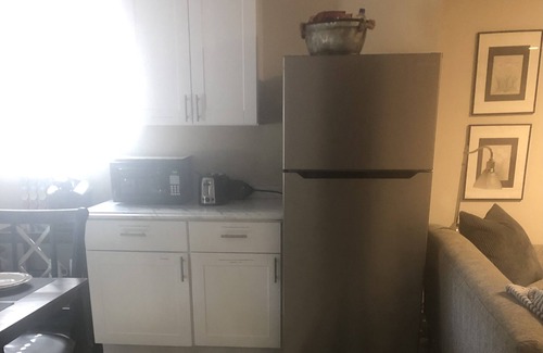 Hickory Apartment | Cozy Suite on Cedars 1300sq ft (ONE LEVEL)