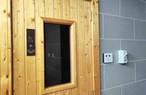 Ulu Kinta Apartment | Cozy Suite with 270 Degree Mountain and Theme Park Views