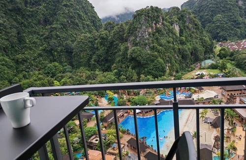 Ulu Kinta Apartment | Cozy Suite with 270 Degree Mountain and Theme Park Views