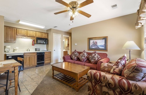 Branson West Condo | Cozy Suite with Kitchenette at Relaxing StoneBridge Village