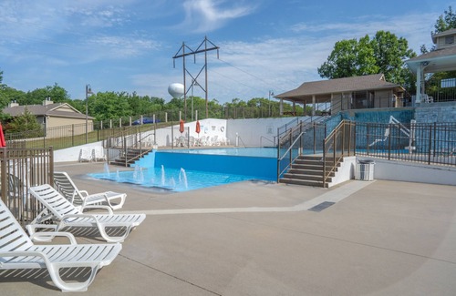 Branson West Condo | Cozy Suite with Kitchenette at Relaxing StoneBridge Village
