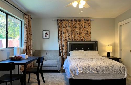 Parkway-South Sacramento House | Cozy Suite with Private Patio Close to Downtown and UC Davis Medical Center