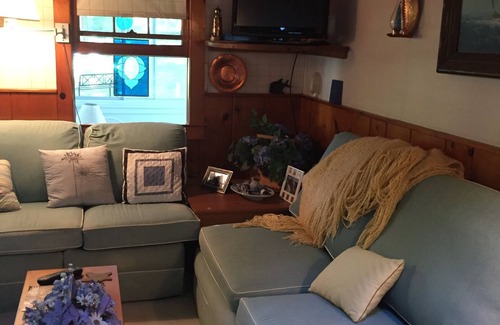 Madison Cottage | Cozy Summer Cottage in quiet Condo Community