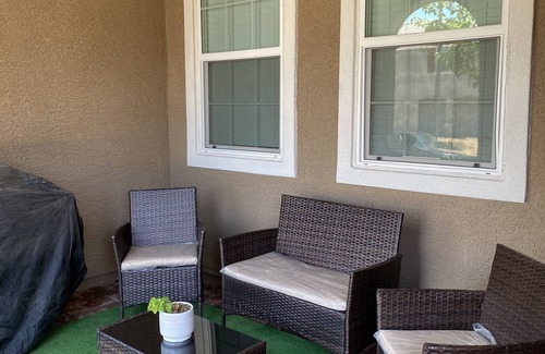 Henderson House | Cozy summer get away! Family-sized townhome only 15 minutes from The Strip.