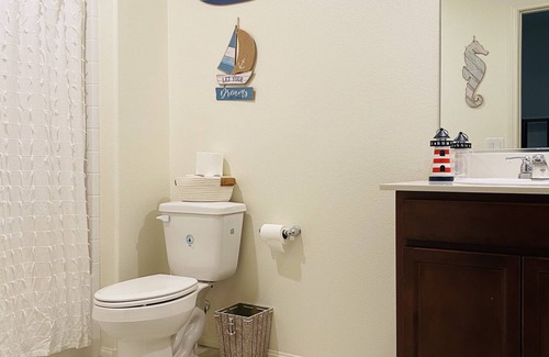 Henderson House | Cozy summer get away! Family-sized townhome only 15 minutes from The Strip.