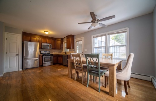 Fairfield House | Cozy summer house 4 bed & 2 baths - Weekly rental