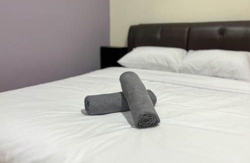 Larut Apartment | Cozy Sunset View High Floor Condo with Free WiFi Netflix
