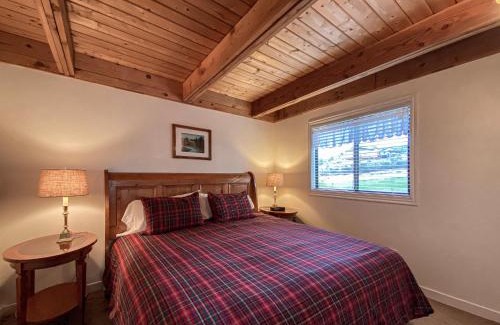 Sweetwater House | Cozy Sweetwater Cabin, with access to Ideal Beach