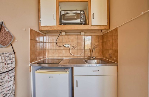 Barbotan-les-Thermes Apartment | Cozy T1 bis studio with balcony and fiber, near Lake Uby