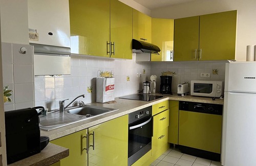 Cambo-les-Bains Apartment | Cozy T2 Near Center and Thermal Baths with Terrace, Parking, and Wi-Fi