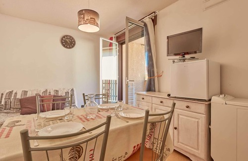 Barbotan-les-Thermes Apartment | Cozy T2 with balcony, parking and Wi-Fi in Barbotan