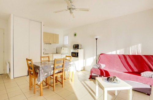 Biscarrosse Plage Apartment | Cozy T3 with Balcony, 50m from Ocean, Parking Included, Sleeps 4