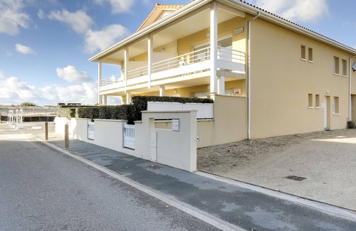Biscarrosse Plage Apartment | Cozy T3 with Balcony, 50m from Ocean, Parking Included, Sleeps 4