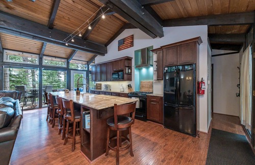 Sunnyside House | Cozy Tahoe Cabin, Perfect Location