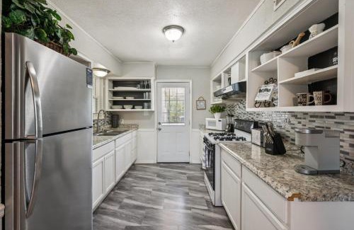 Temple House | Cozy Temple Home - Fenced Yard & Wi-Fi home