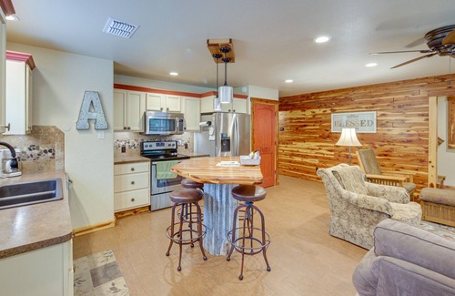 Smith County Cabin | Cozy Texas Retreat w/ Patio, Fire Pit & Grill!