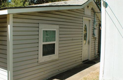 Sherman House | Cozy Texoma Guesthouse
