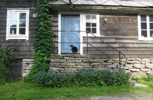 Strandvik House | Cozy three-bedroom cottage located on a working farm by the stunning BjornaFjord