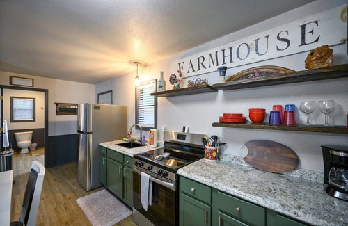 Broken Bow Cabin | Cozy Tiny Cabin Retreat w/HotTub & flat top grill