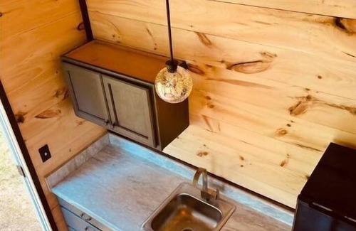 Monticello House | Cozy Tiny Cabin Retreat