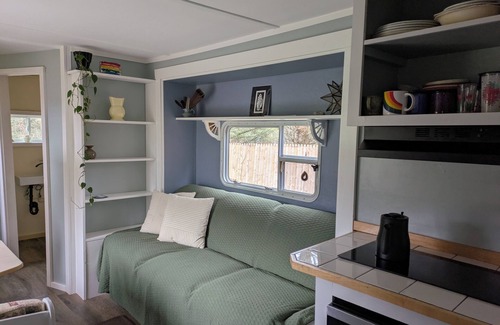Bristol House | Cozy Tiny Home in charming Bristol VT, close to major ski areas