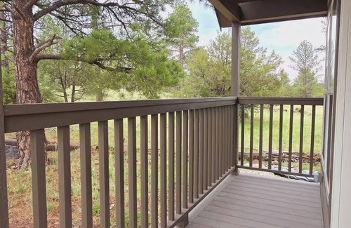 Page Cabin | Cozy Tiny Home King Room #23B
