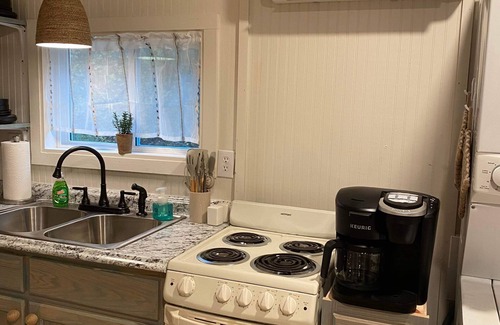Printer Cabin | Cozy Tiny Home Quiet 1/1 Close to Riding Trails