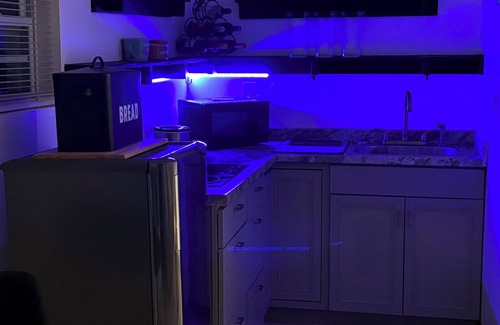 West Colonial Apartment | Cozy tiny house escape in sunny Orlando with WiFi, AC, and all you need to relax