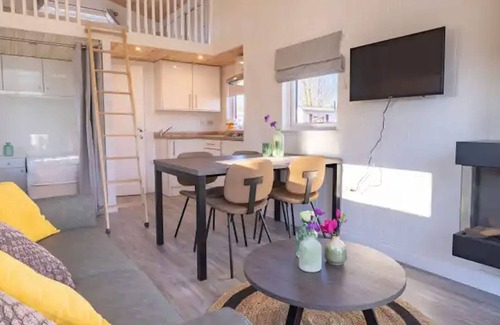 Susteren House | Cozy Tiny House, gas Fireplace, Near Maastricht