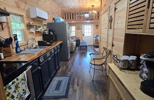 Cadiz Cabin | Cozy tiny house near Lake Barkley with fire pit, grill, & lake five minutes away