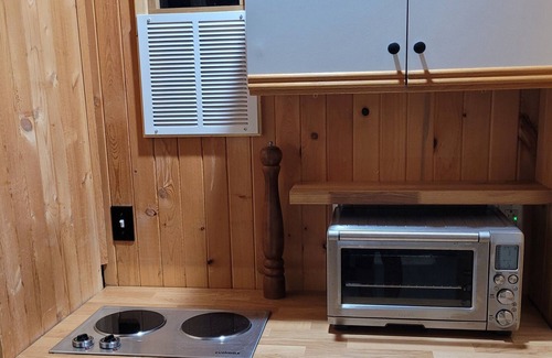 Trent Hills Cabin | Cozy tiny one bedroom cabin on the Trent River