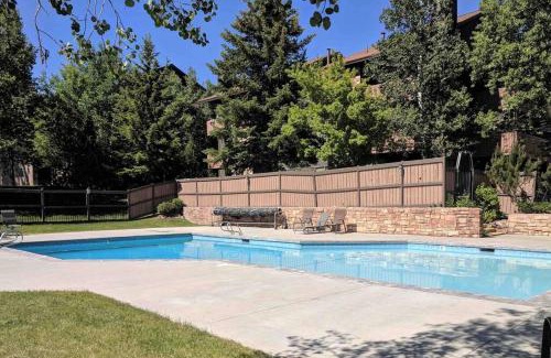 Kimball Junction Apartment | Cozy Top Floor Condo with Mountain Views