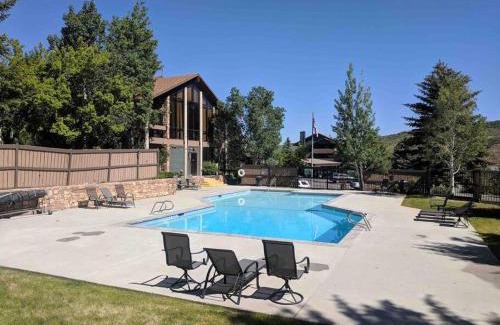Kimball Junction Apartment | Cozy Top Floor Condo with Mountain Views
