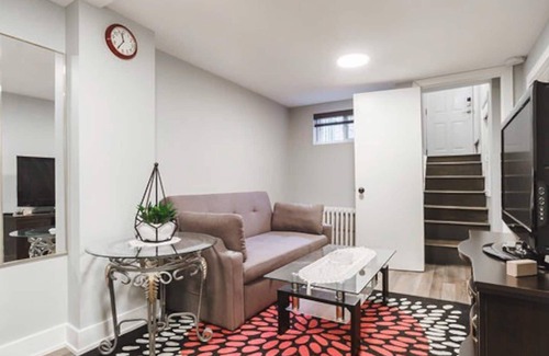 Rockcliffe - Smythe House | Cozy Toronto Private Apartment