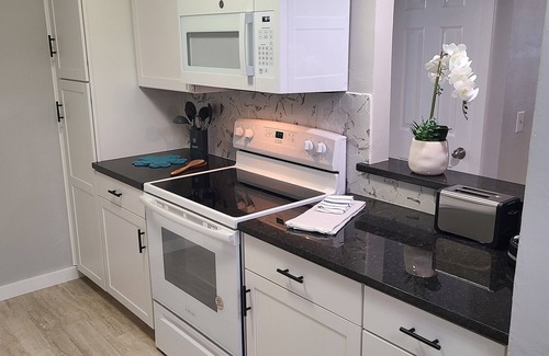 Oklahoma City Condo | Cozy Totally Remodeled 1-bedroom Condo En with WiFi, AC in NW Oklahoma Cityn