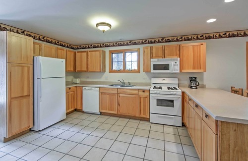 Utica Villa | Cozy Townhome, Half Mi to Starved Rock State Park!